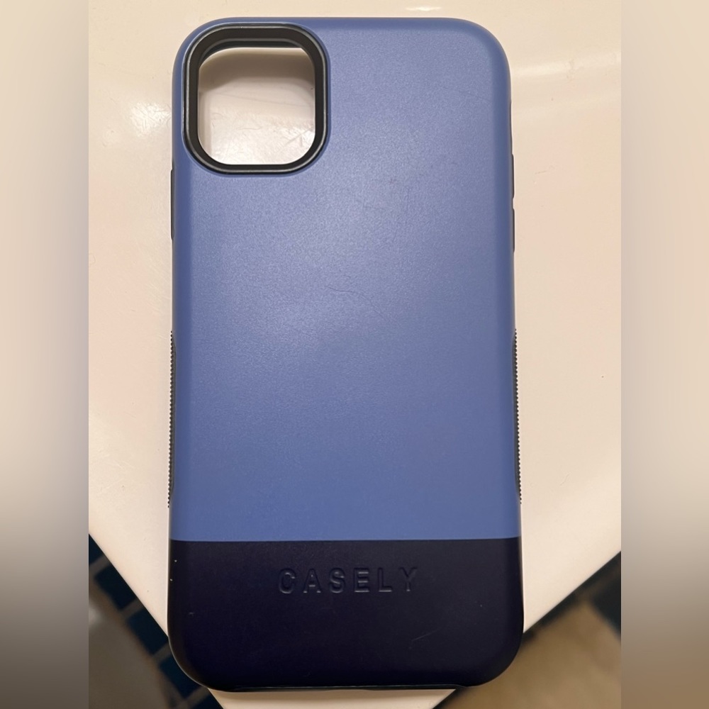 Casely | iPhone 11 case (EUC)